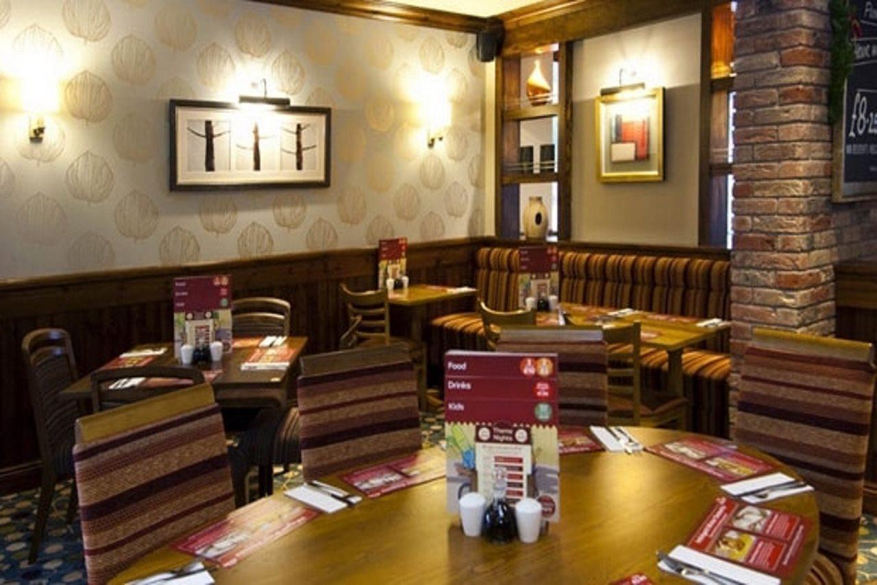Premier Inn Bristol Filton Экстерьер фото