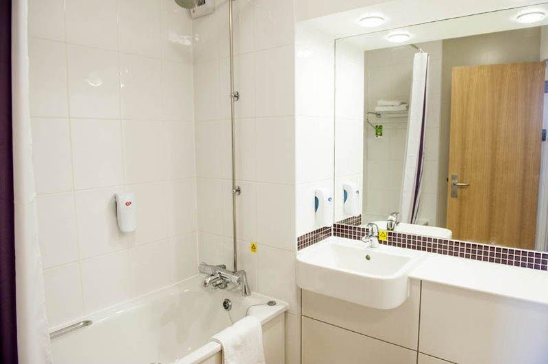 Premier Inn Bristol Filton Экстерьер фото