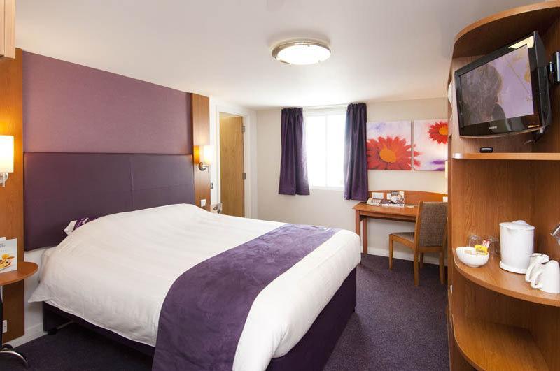 Premier Inn Bristol Filton Экстерьер фото