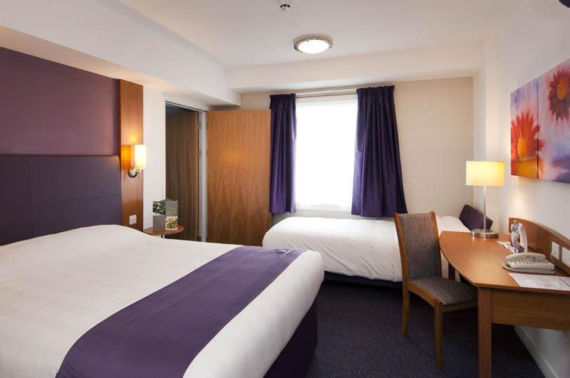 Premier Inn Bristol Filton Экстерьер фото